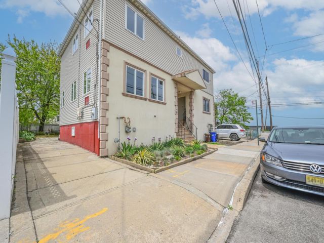 3 BR, 2.50 BTH Other style home in Rockaway Beach
