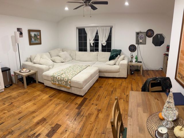  2 BR,  1.00 BTH  Contemporary style home in Rockaway Beach