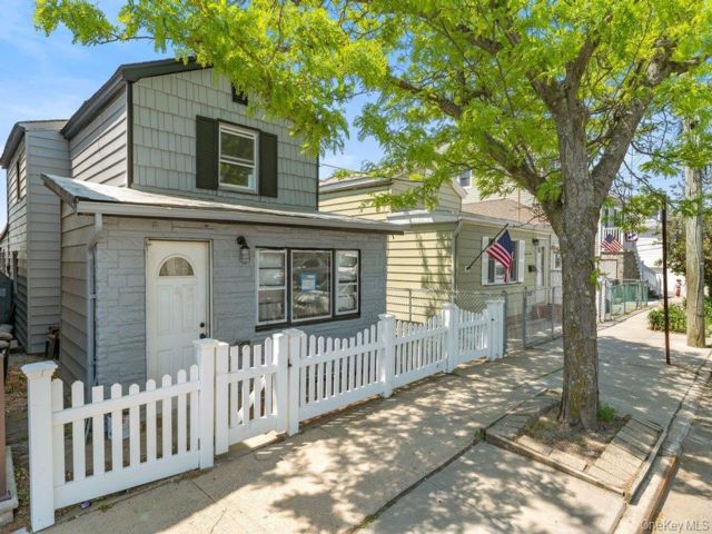 3 BR, 2.00 BTH Cape style home in Broad Channel
