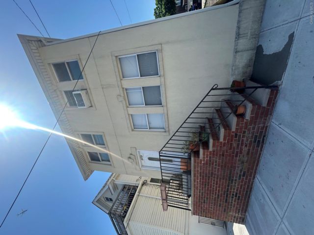 3 BR, 2.00 BTH Other style home in Far Rockaway